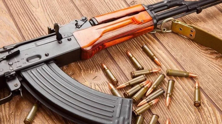 کشف ۱۰ قبضه سلاح جنگی و شکاری در شوشتر
