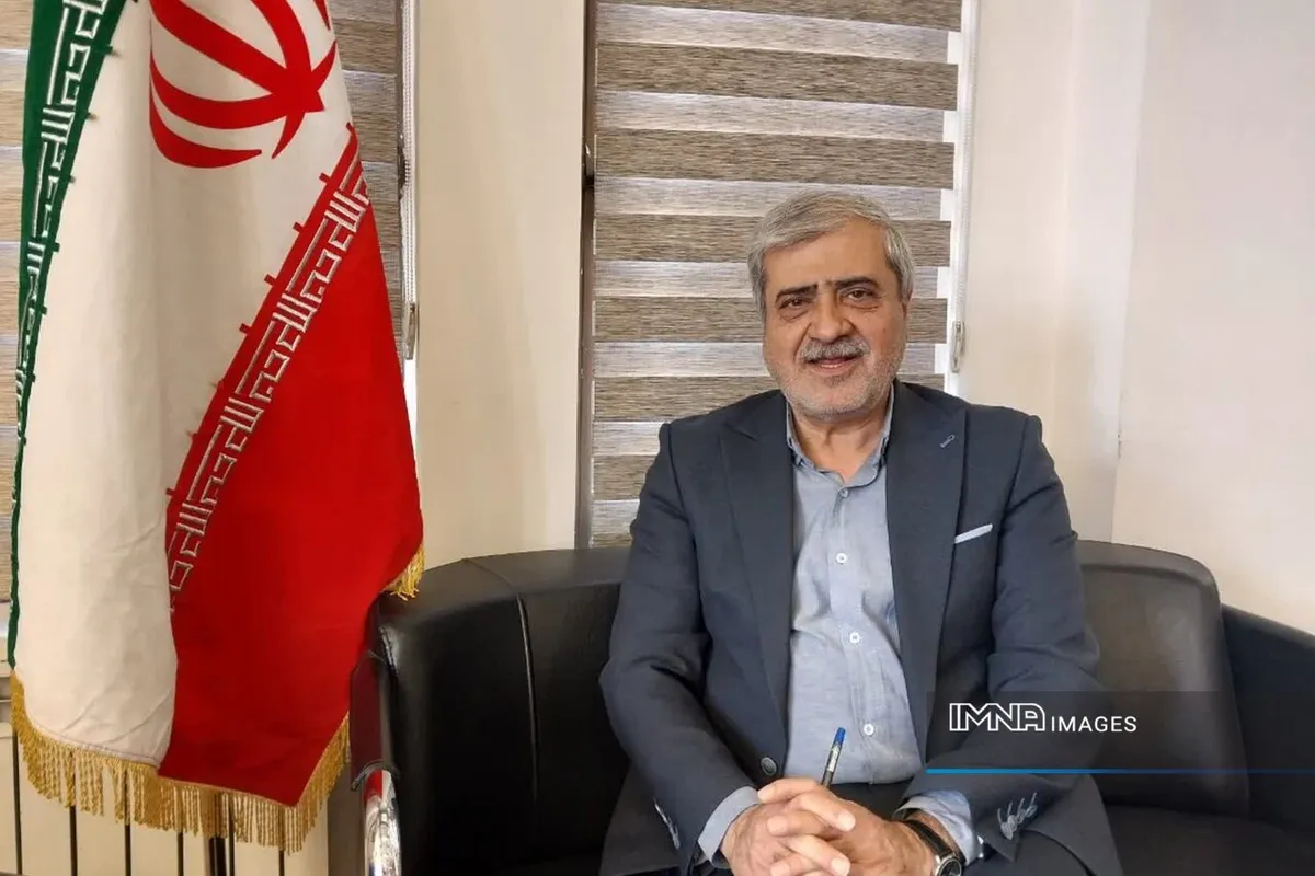 پرواز بادبادکها به یاد کودکان شهید میناب در صفه اصفهان
