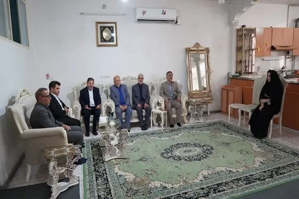 خانواده شهدا کانون ارزشها و چراغ راه نظام هستند
