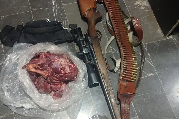 شکارچی کلهای وحشی دستگیر شدند؛کشف گوشت ۳ رأس حیوان در خوروبیابانک