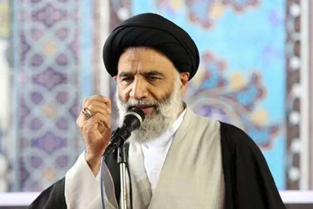 امام جمعه اهواز: اگر احیاناً شنیدید که دشمن عملیاتی انجام داده، ماندن زن و مرد ما در خانه حرام است