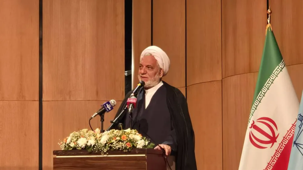 از همراهی استانداران و مدیران کرمان در دوران مسئولیتم قدردانی می‌کنم