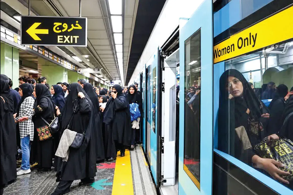 دغدغهها و پیشنهادهای مسافران خطوط ریلی مشهد | مسافران مترو در انتظار کاهش سرفاصله