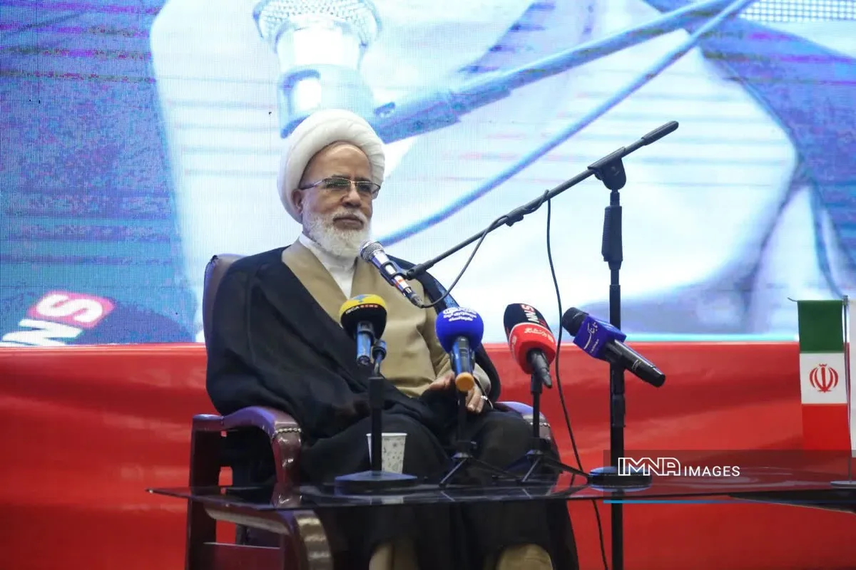 رشادتهای امدادگران هلالاحمر در روزهای جنگ در تاریخ ایران ماندگار میشود