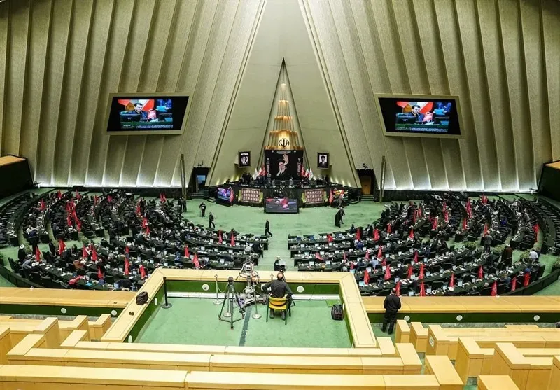 آغاز جلسه علنی مجلس با ادامه بررسی طرح «نفوذ»