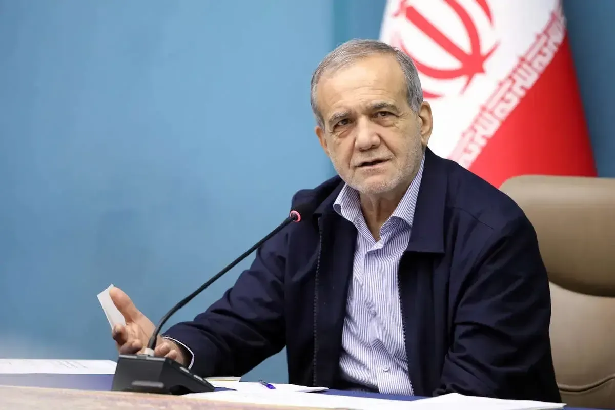 پزشکیان: توصیه اکید من این است که به هیچ‌عنوان ذهن خود را متوجه تفرقه‌افکنان نکنید؛ آنها انصاف و درک شرایط را کنار گذاشتند و مرتب در حال فحاشی و توهین و تهمت و تضعیف مدیران و مسئولان کشور هستند / ما وقت خود را صرف پاسخ‌گویی به این مسایل تفرقه‌افکنانه نمی‌کنیم