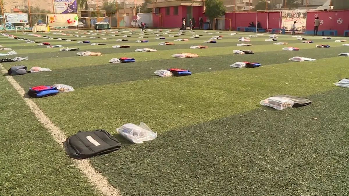 اهدای هزار بسته نوشت افزار به دانش آموزان نیازمند در فارس