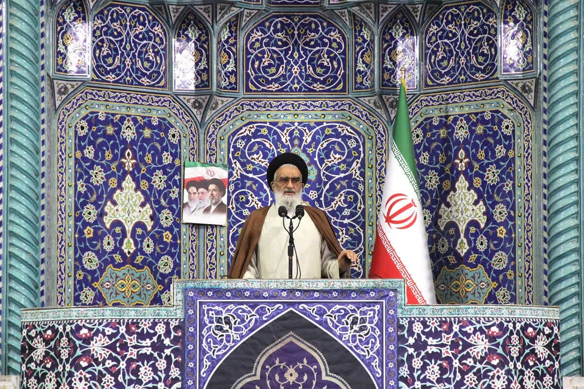 امام جمعه قم: مسئولان در برابر بدعهدیها و جنایتهای دشمنان کوتاهی نکنند
