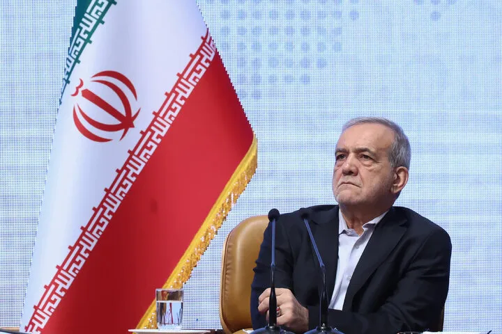 پزشکیان: دشمنان با استفاده از هوش مصنوعی و تجهیزات پیشرفته، نقطه‌زن عمل می‌کنند/ قرآن می‌فرماید جای حکومت‌هایی که به مردم رسیدگی نکردند، جهنم است