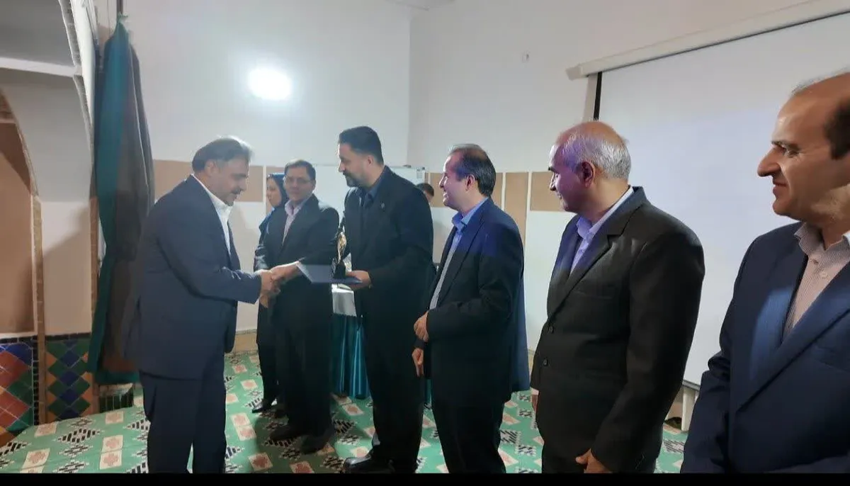 تجلیل از ۱۲ واحد برتر در حوزه غذا و دارو در یزد