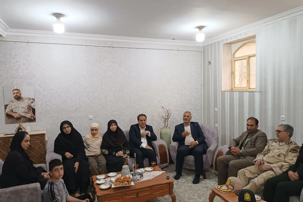 دیدار معاون رئیس‌جمهور با خانواده شهید جنگ رمضان در ایلام