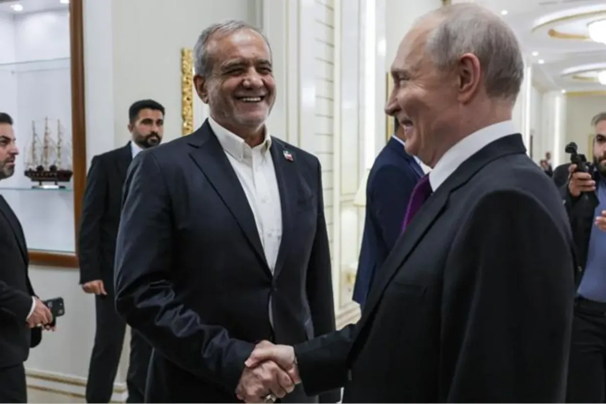 کرملین: پوتین در ترکمنستان دو دیدار با پزشکیان داشته؛ او در یکی از این ملاقاتها رئیسجمهور ایران را از تماس تلفنی پیش روی خود با ترامپ مطلع کرده بود؛ سپس با هماهنگی وی، دیدگاه طرف ایرانی درباره راهحل احتمالی مناقشه را به رئیسجمهور آمریکا منتقل کرد