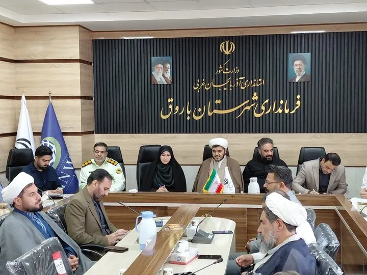 فرماندار باروق: تکمیل طرح های عمرانی تسریع و موانع سرمایه‌گذاری رفع شود