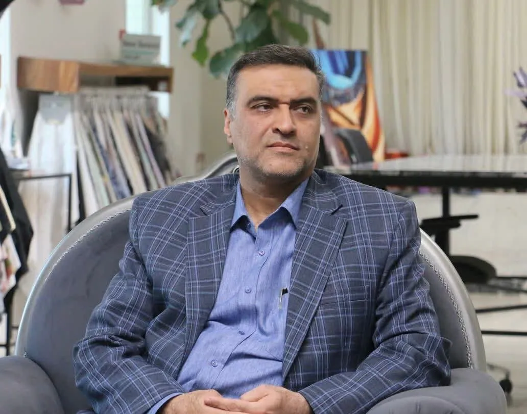 پیشنهاد روحالله جمعهای؛ وقتی با طالبان فصل تازه گشودیم، چرا برای سوریه «پسا اسد» راهبرد جدید نداریم؟ + تصویر دست دادن جولانی و عراقچی با هوش مصنوعی