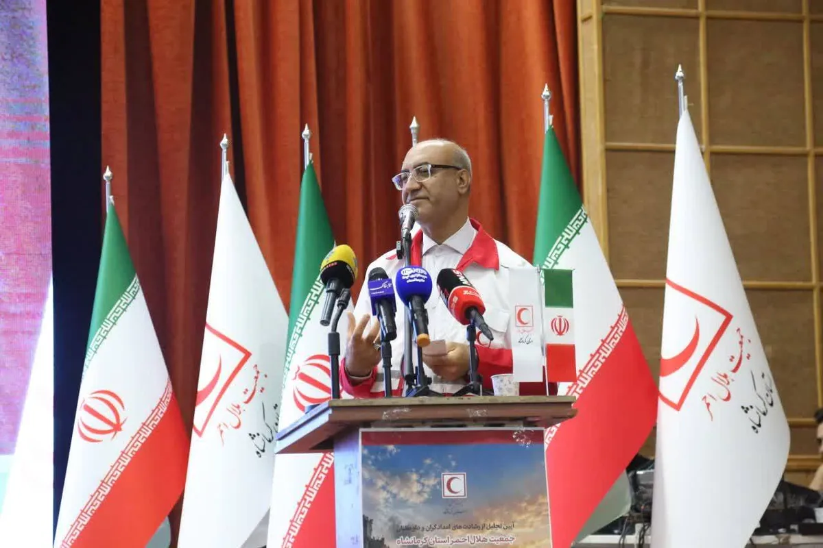 تجلیل از امدادگران جمعیت هلال احمر در کرمانشاه