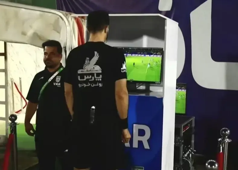 میرزابیگی: بی اطلاعی بازیکنان تقصیر داور نیست/ قانون ۱۴، نجات دهنده استقلال در یزد!