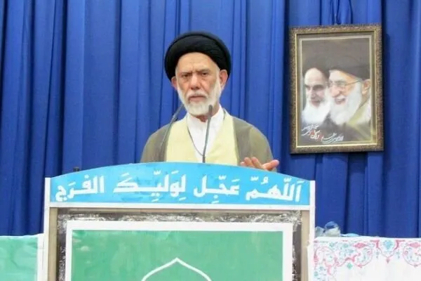 امام جمعه دیر: نخبگان سرمایه جامعه هستند