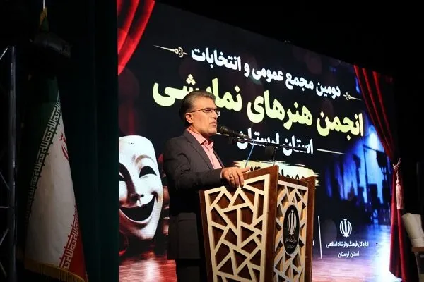 هنرمندان با تولید آثار اثرگذار، پاسدار هویت و اقتدار ایران باشند