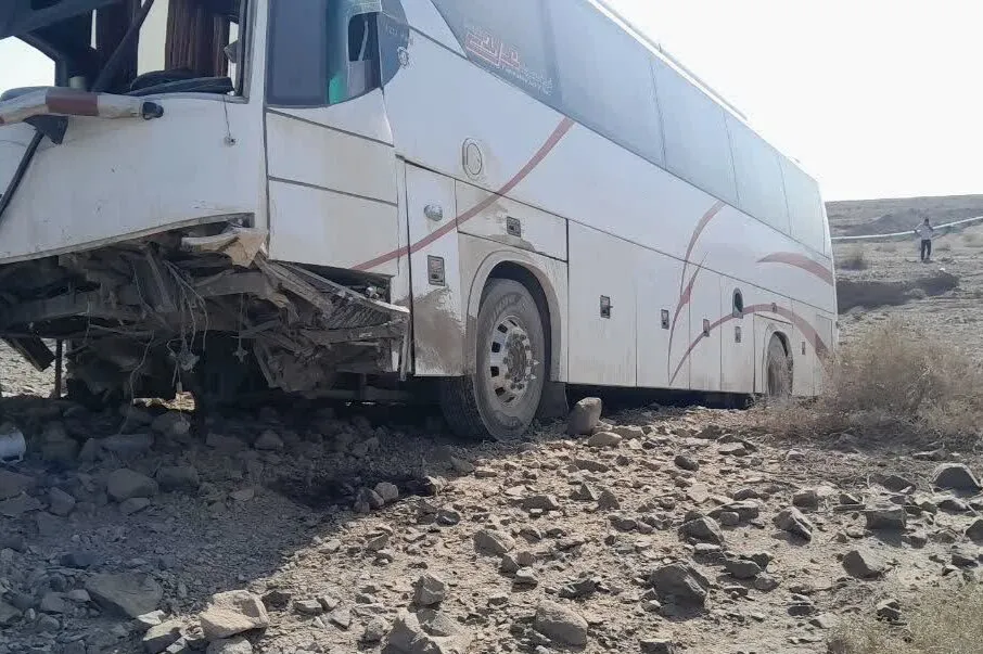 خروج اتوبوس از جاده در محور چادرملو–ساغند