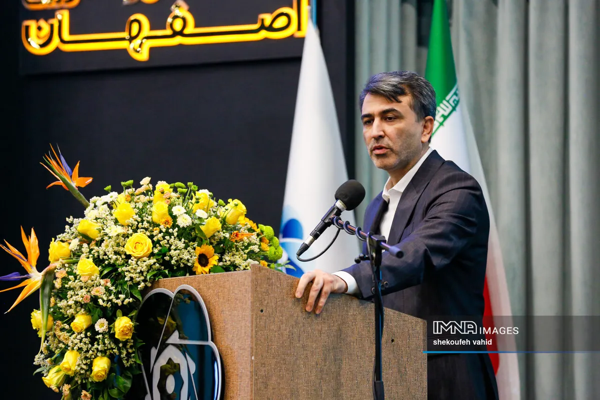 اصل جاری‌بودن زاینده‌رود و تداوم زندگی در فلات مرکزی را به رسمیت بشناسیم
