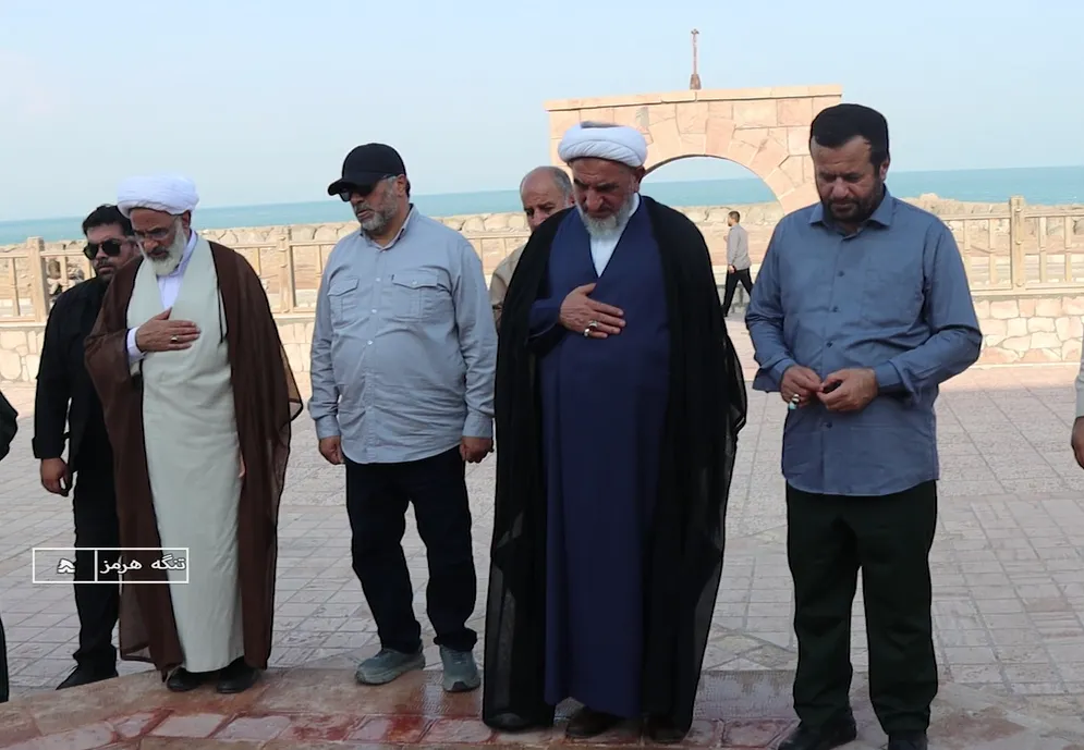 دیدار نماینده ویژه رهبر معظم انقلاب با مدافعان مسیراقتدار در تنگه هرمز