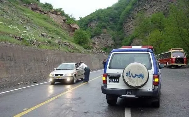 لغزندگی جاده‌ها بر اثر اولین باران پاییزی در کرمانشاه