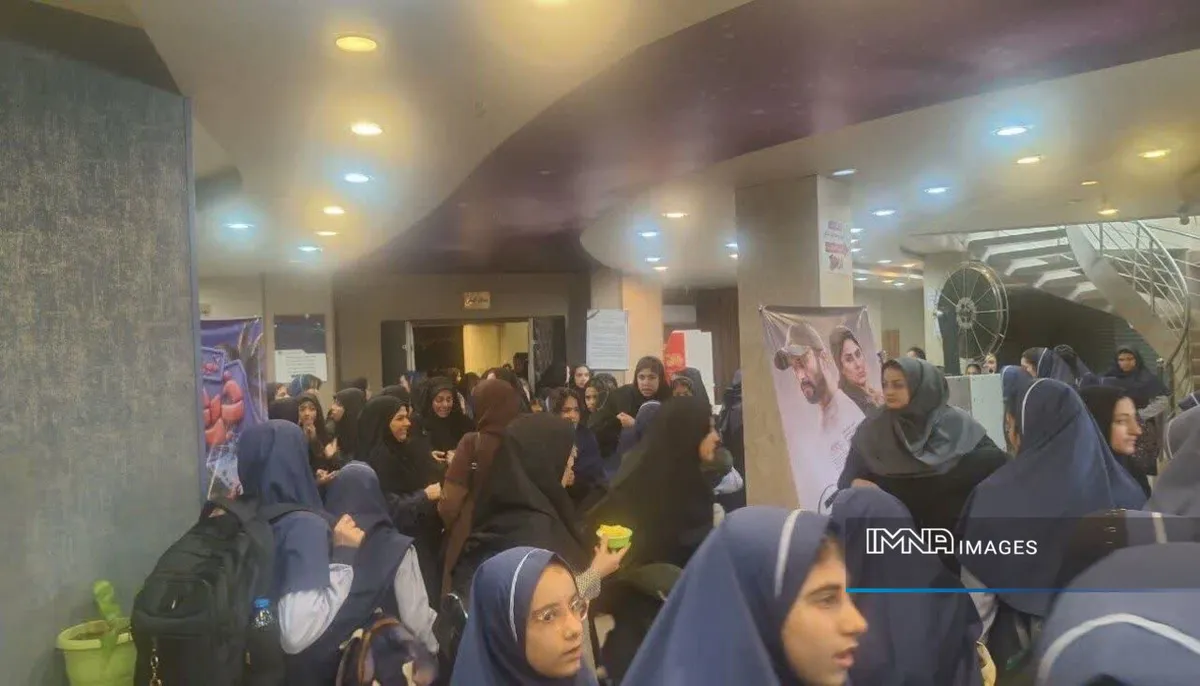۴۵ اجرا در قالب ۳۲ عنوان برنامه در ۷ محله منطقه ۱۱ اصفهان / استقبال گسترده کودکان و نوجوان
