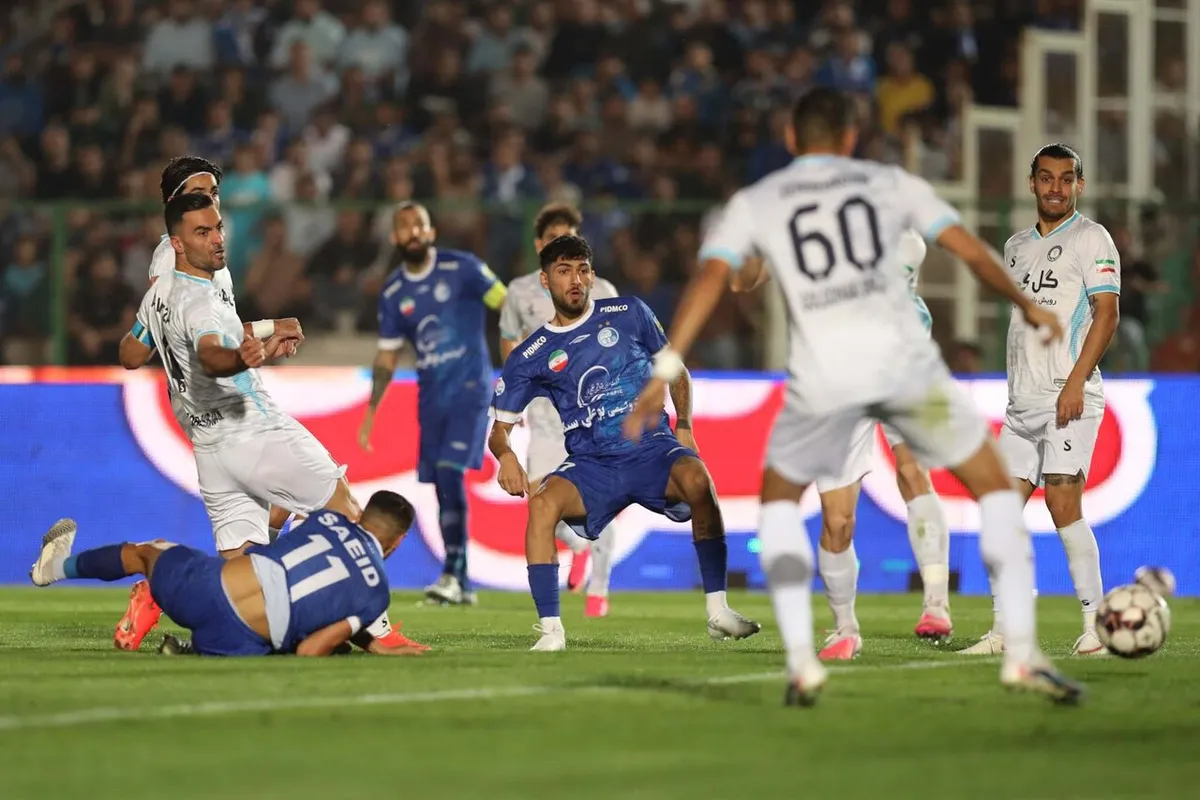 برد سخت اما شیرین آبیها برابر گلگهر؛ استقلال سایه پرسپولیس شد!