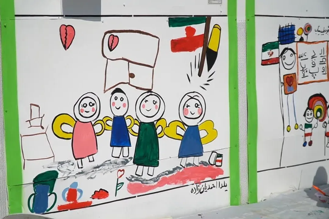 دیوارهای مشهد میزبان نقاشی کودکان در یادبود شهدای میناب شد