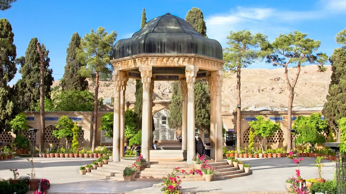 مراسم سی امین یادروز حافط در شیراز برگزار شد