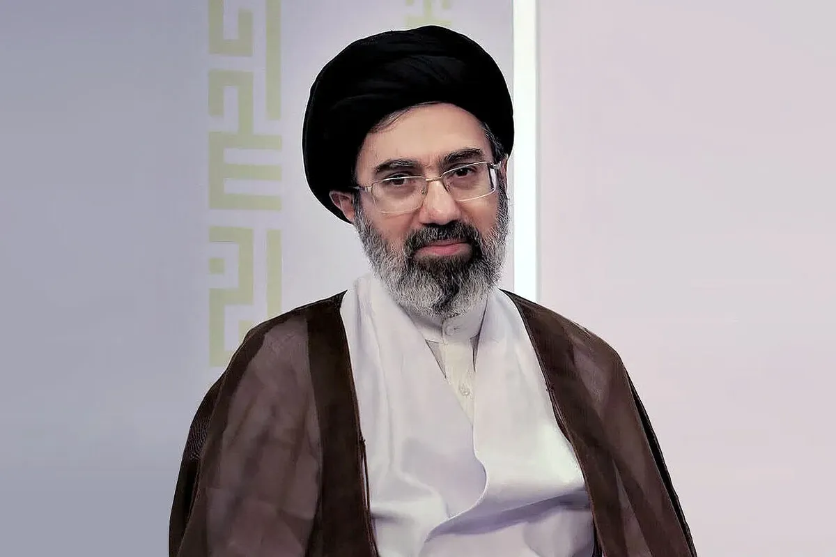 یک خبرگزاری دولتی: در دیدار فرماندهان ارشد نیروهای مسلح با رهبر انقلاب، رئیس ستاد کل نیروهای مسلح، فرمانده کل ارتش و فرمانده کل سپاه حضور داشتند/ فرماندهان گزارشی از افزایش چند برابری تولید انواع مهمات و تسلیحات شناسایی، پشتیبانی و رزمی را ارائه کردند