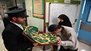 تجلیل خادمان حرم حضرت معصومه (س) از پرستاران