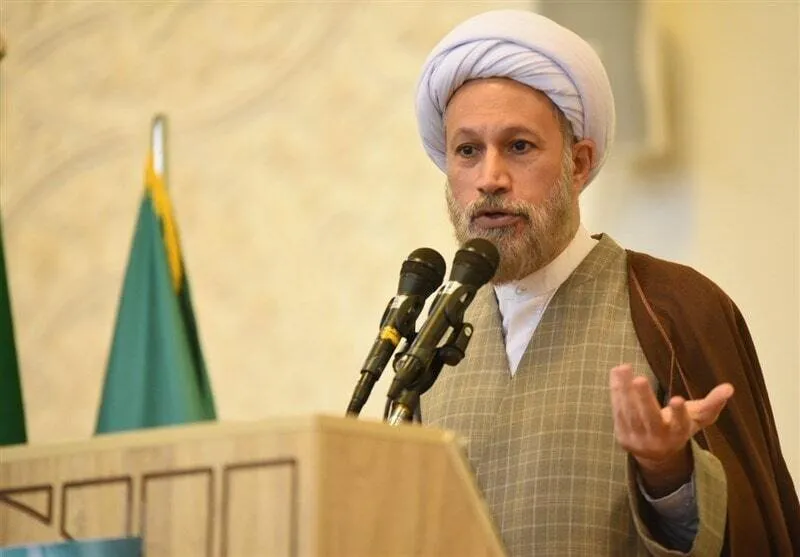 راهکار امام جمعه شیراز برای حل مشکلات اقتصادی/ نماز در مقابله با آسیبهای اجتماعی نقش دارد