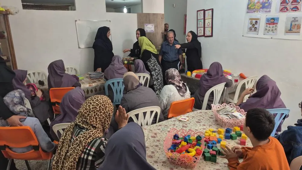 تکریم سالمندان در قالب پویش احترام در شهرستان برخوار