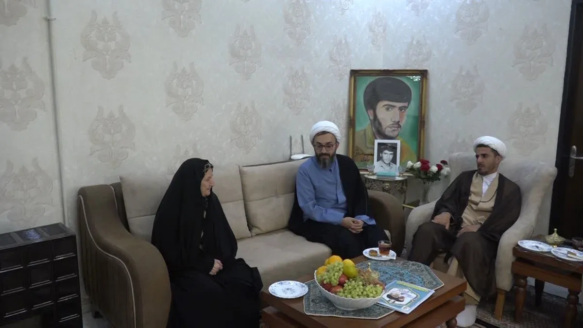 تکریم خانواده‌های معظم شهیدان حامدی و مسرورو جانباز ۷۰ درصد در تکاب