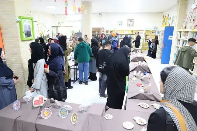نمایشگاه آفرینشهای سفالی و سرامیکی نوجوانان اردبیلی