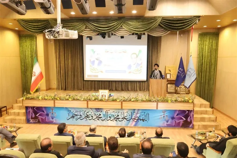 ایستادگی امروز مردم مسئولیت مدیران را روز به روز سنگین‌تر می‌کند