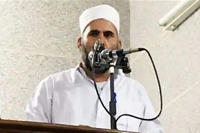 امام جمعه موقت اهلسنت سیراف: احترام به مسلمان نشانه برادری و اخوت است