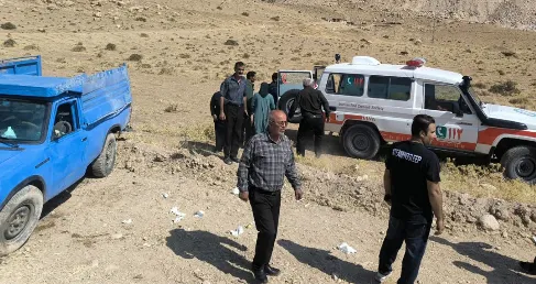 امدادرسانی به مصدومان واژگونی نیسان در محور اصفهان به یاسوج