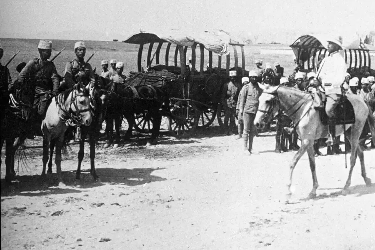 سفر به عصر قاجار؛ از «قایقها در بندر رشت» تا «کالسکه در جادۀ شمال»