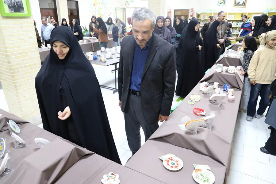 نمایشگاه آفرینشهای سفالی و سرامیکی نوجوانان اردبیلی