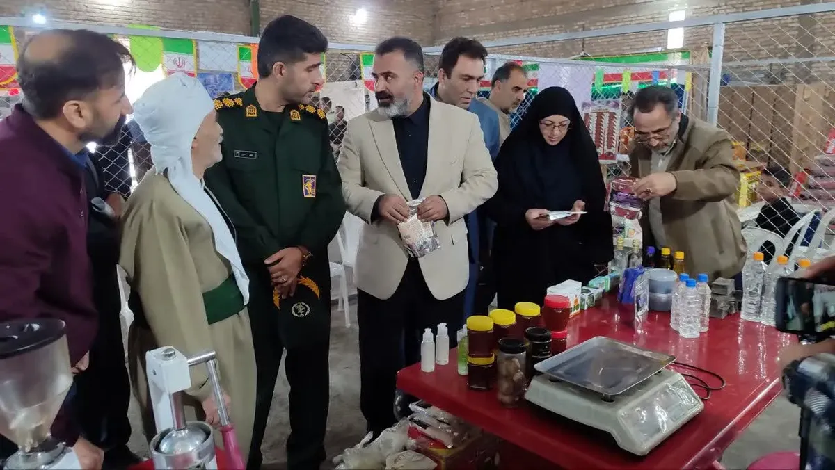 بازارچه مشاغل خانگی مددجویان کمیته امداد در تکاب گشایش یافت