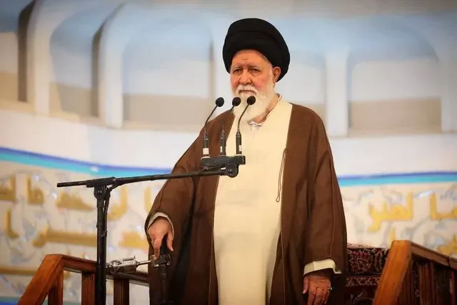 علمالهدی: در هر شهری برنامهای مبتذل برگزار میکنند تا جمعیتی از طرفداران خود را گرد هم آورند و این برنامهها از نظر جمعیت، تجمعات مردمی را تحتالشعاع قرار دهند، مسئولان هم حمایت میکنند