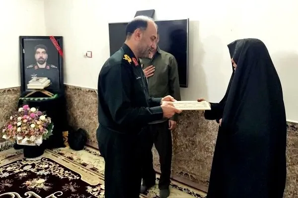 مکتبی که عزت، ایثار و شهادت دارد شکستناپذیر خواهد بود