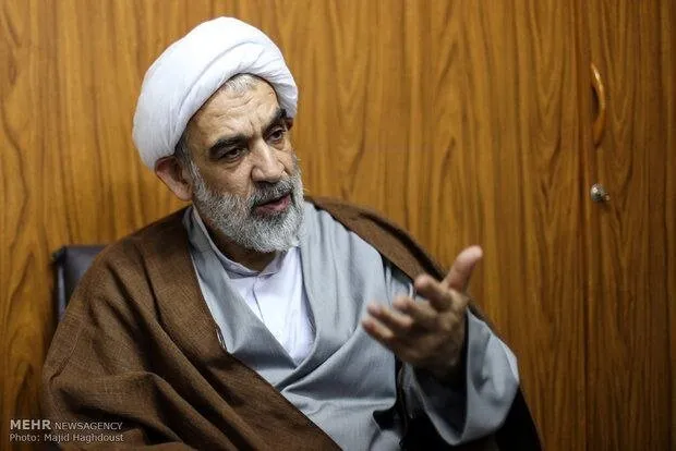 قمی: آرمانهای رهبر شهید باید از صفحات کتاب به متن زندگی جامعه برسد