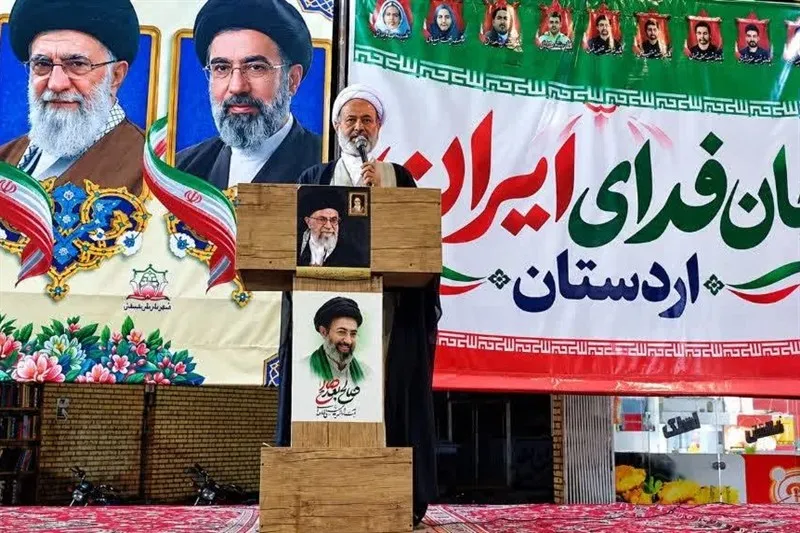 حضور پرشور مردم در میدانها توطئه دشمن را خنثی میکند