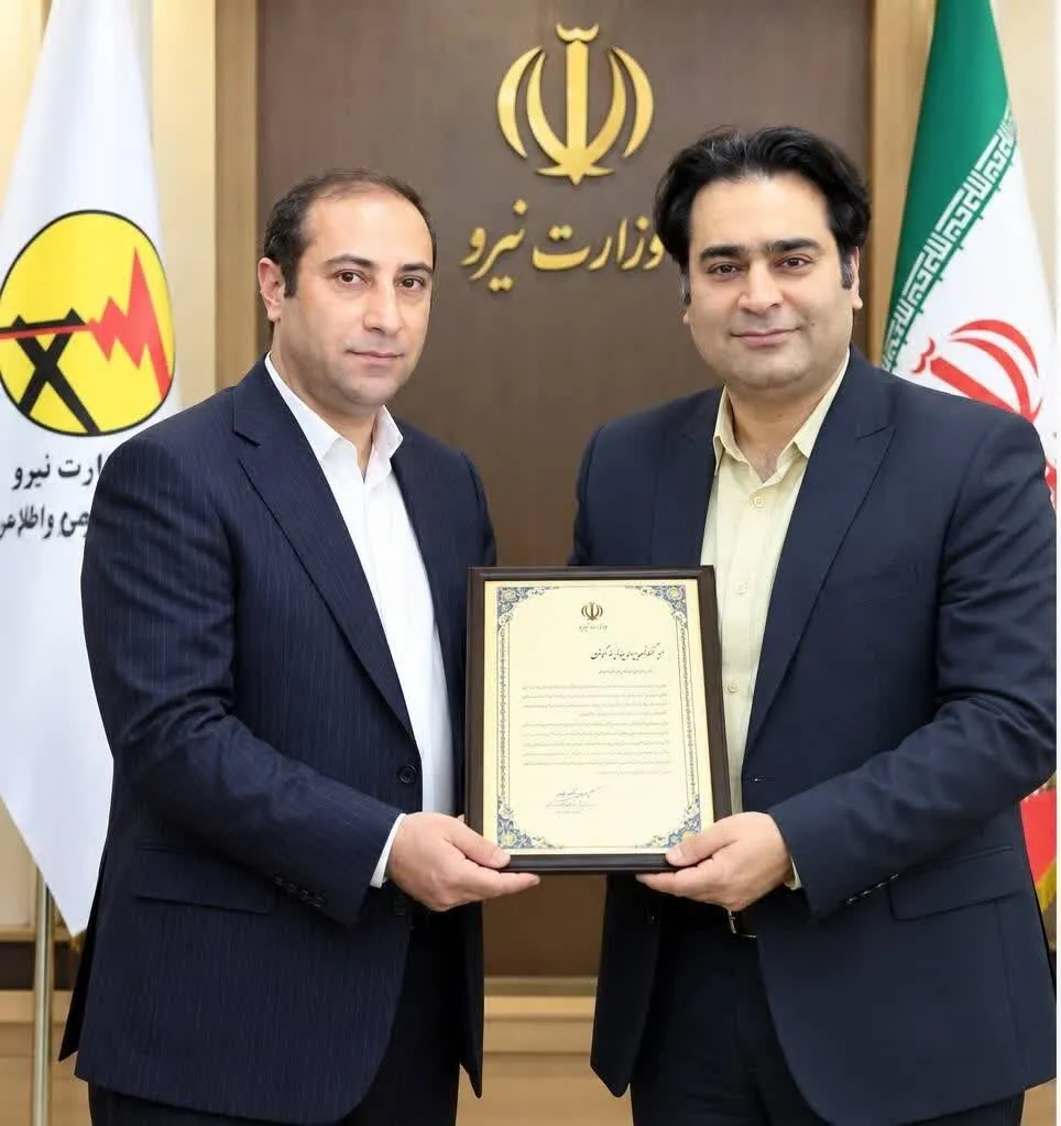 تجلیل مدیرکل روابط عمومی وزارت نیرو از مدیرعامل شرکت توزیع برق استان سمنان برای مقابله با استخراج غیر قانونی رمز ارز