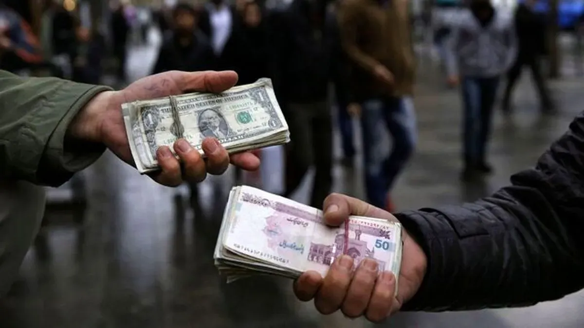 همتی: دشمن بازار ارز را هدف قرار داده است