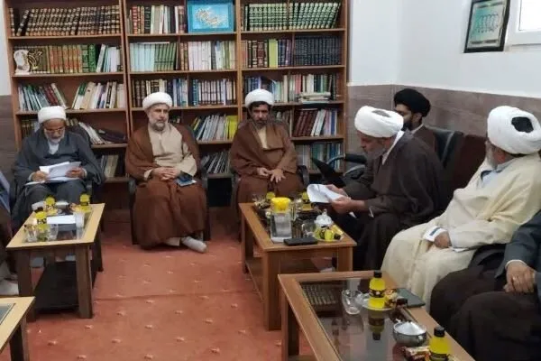 تعیین تکلیف استقرار روحانیون و توانمندسازی ائمه جماعات در دشتستان