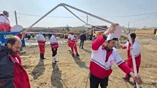 امدادرسانی هلال‌احمر به ۱۶۱ سیل‌زده در سلماس/ فعالیت ۱۳ تیم عملیاتی و توزیع اقلام امدادی